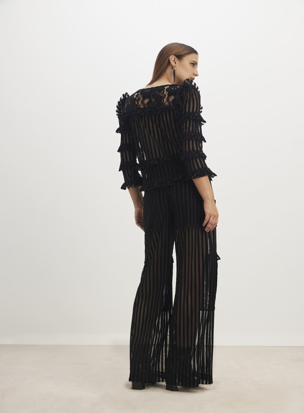 Blusa Babados com Renda Preto Skazi -SALE