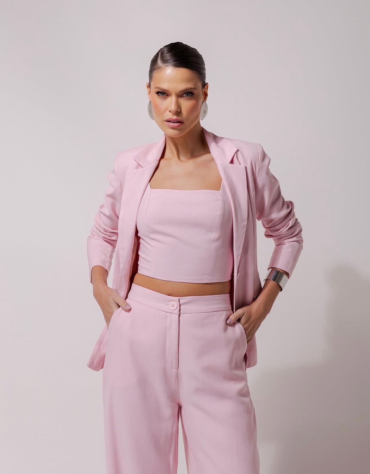 Conjunto Rosa Blazer e Calça Annie Pestana