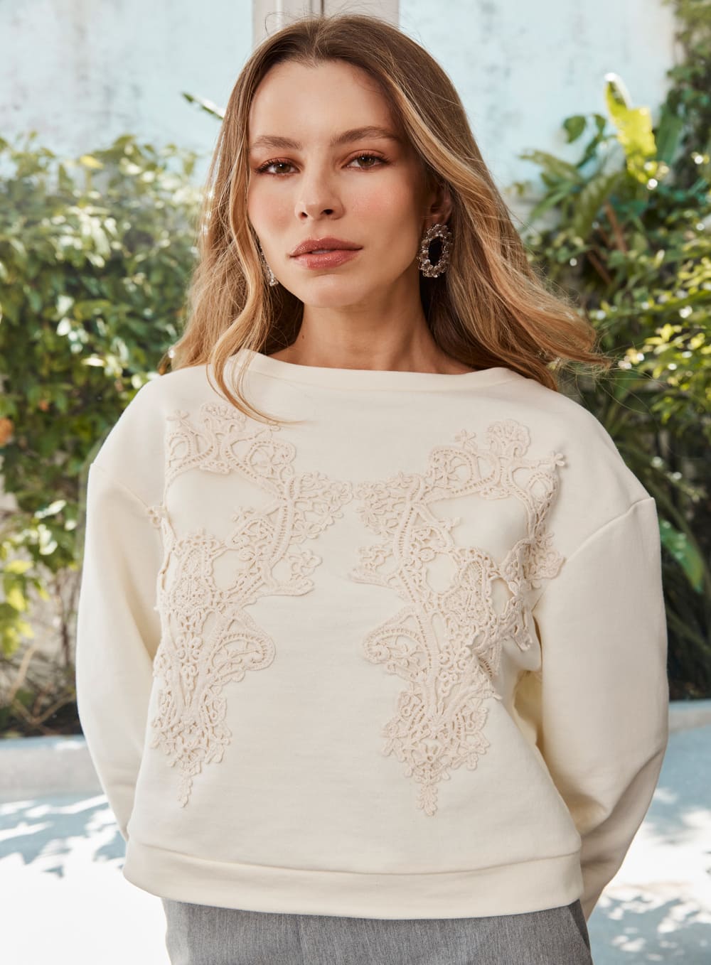 Blusa Moletom Off White com Bordado Skazi