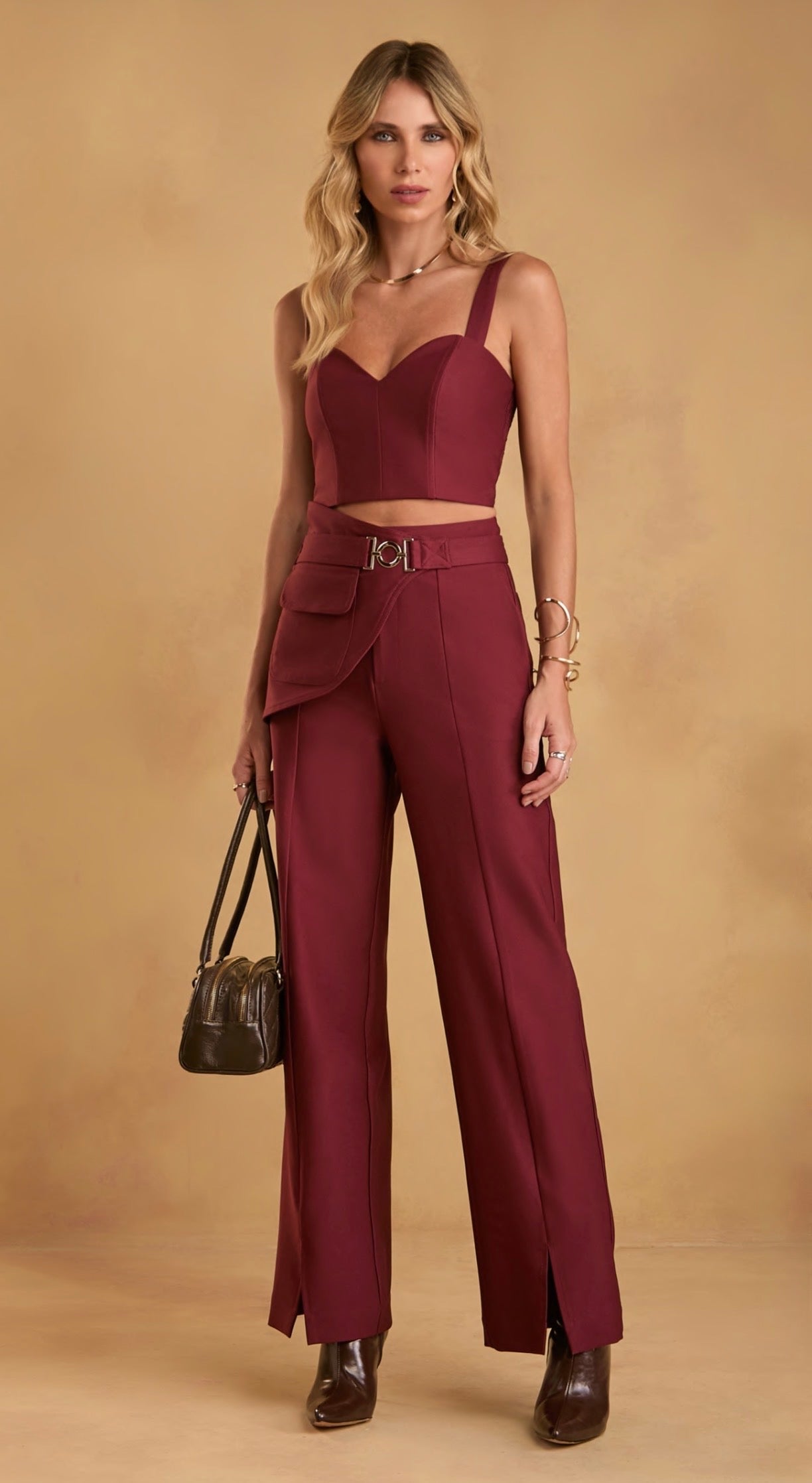 Conjunto com 4 Peças Colete, Cropped, Calça e Cinto Bolso Manie
