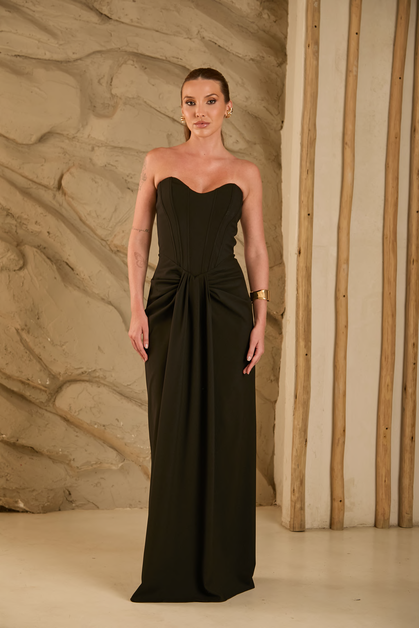 Vestido Longo Preto, Vermelho ou Amarelo em Crepe Premium Amicci