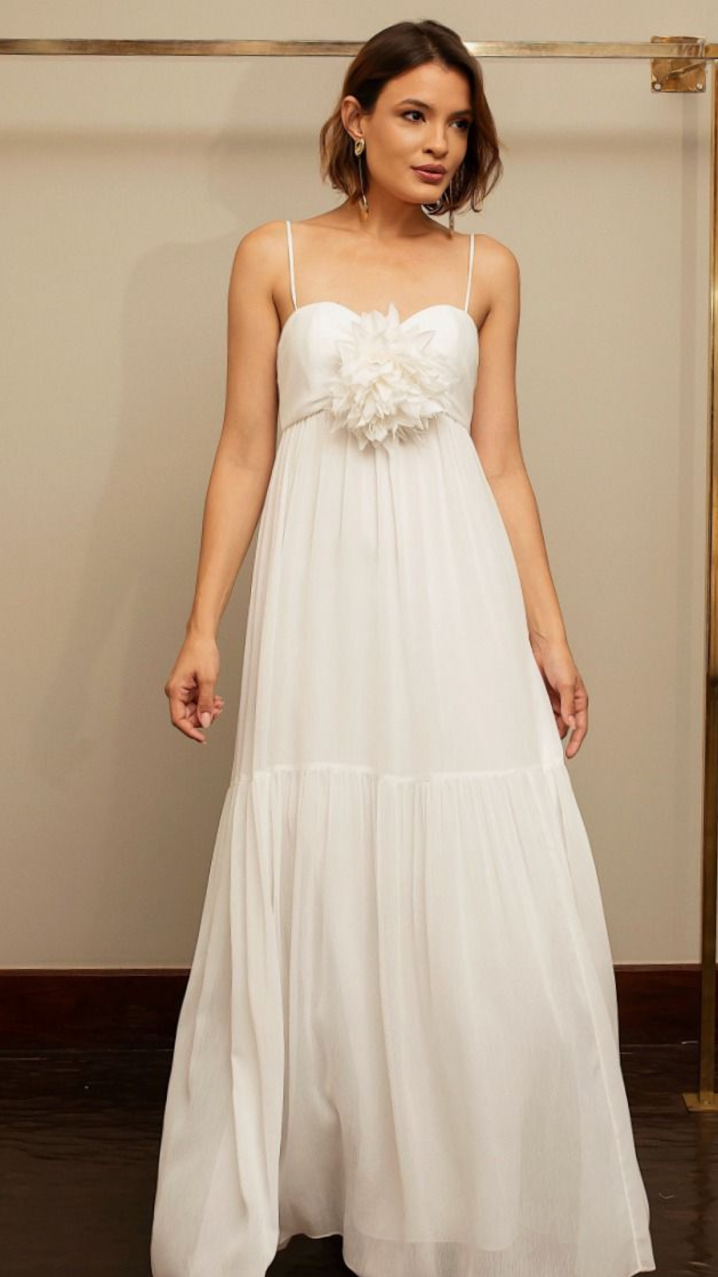 Vestido Branco Broche de Flor Arbour