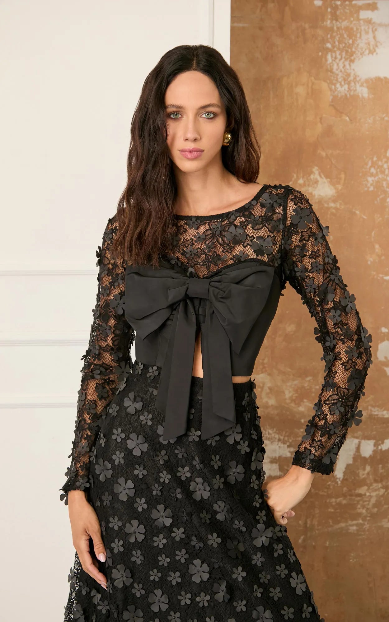 Blusa Preta Flores 3D Isa Paes