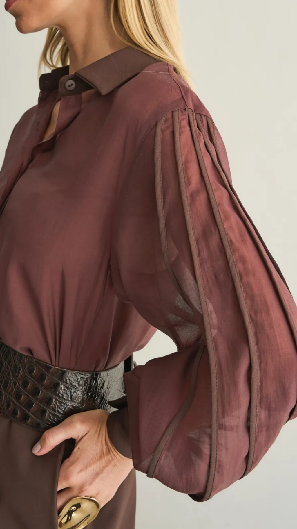 Camisa Marrom Manga Bufante Milena Regina Salomão
