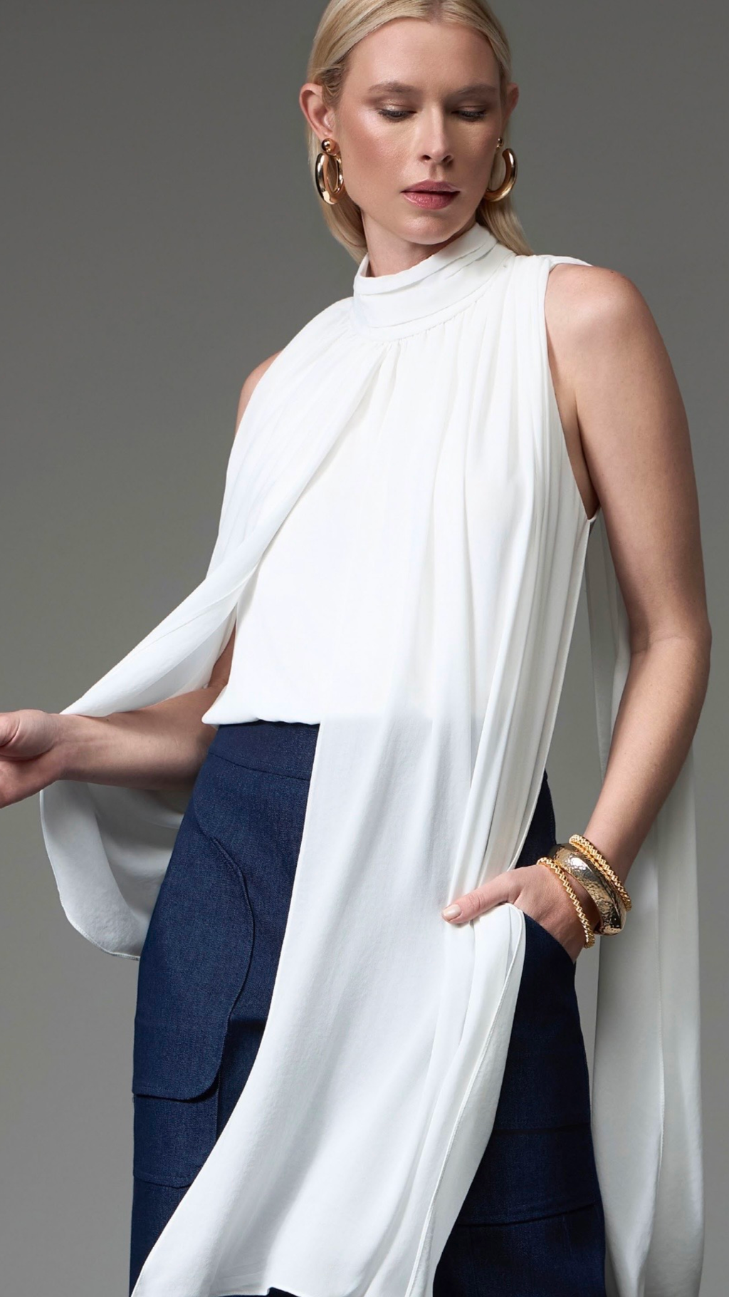 Blusa Branca ou Preta Assimétrica - Strass