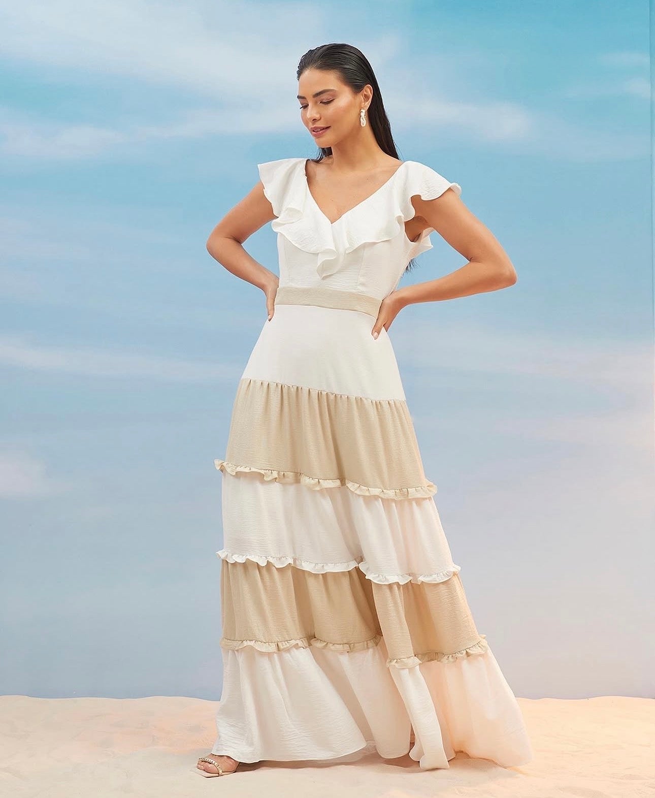 Vestido Off e Nude Babados com Brilho Decência