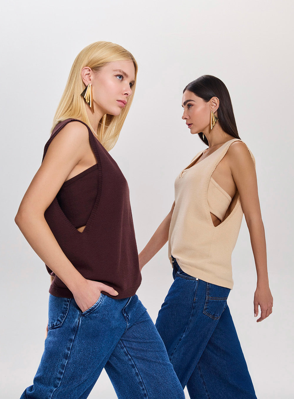 Regata Marrom ou Bege com Abertura em Tricot Tufi Duek