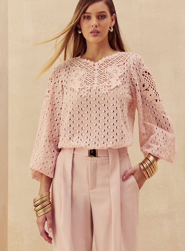 Blusa Rosa em Laise Skazi