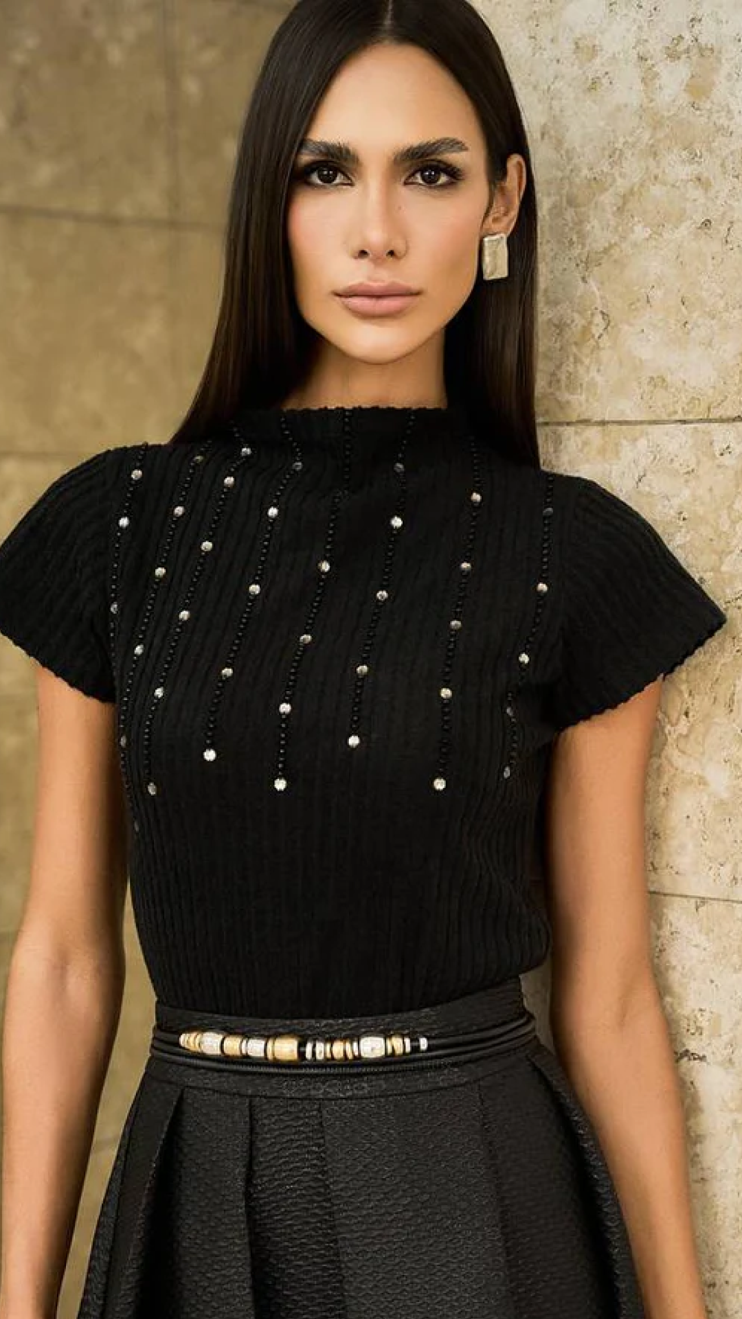 Blusa Off White, Caramelo ou Preta Canelada com Bordado de Correntes – Fleche D'or