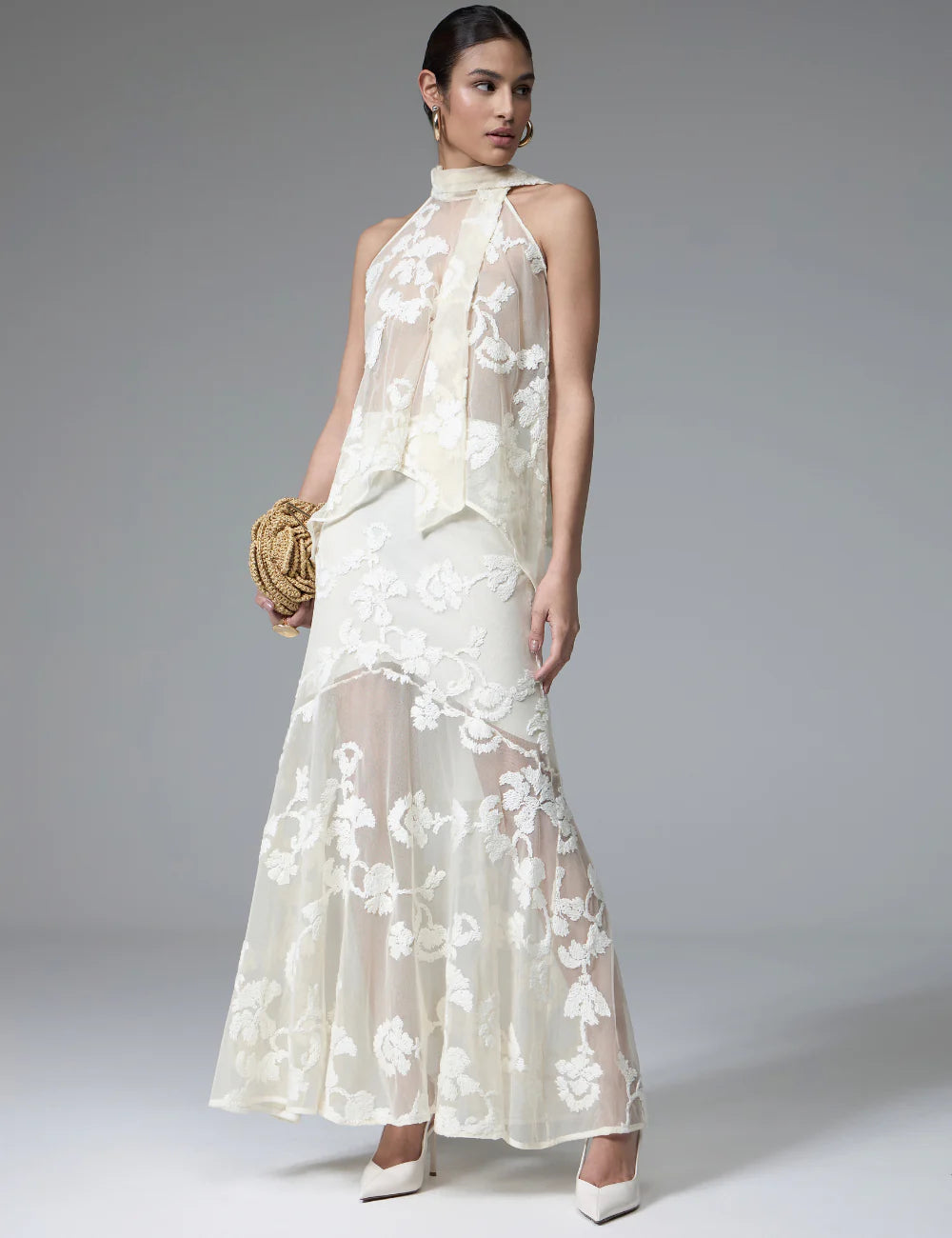 Conjunto Off White ou Marrom Flores Bordadas Strass