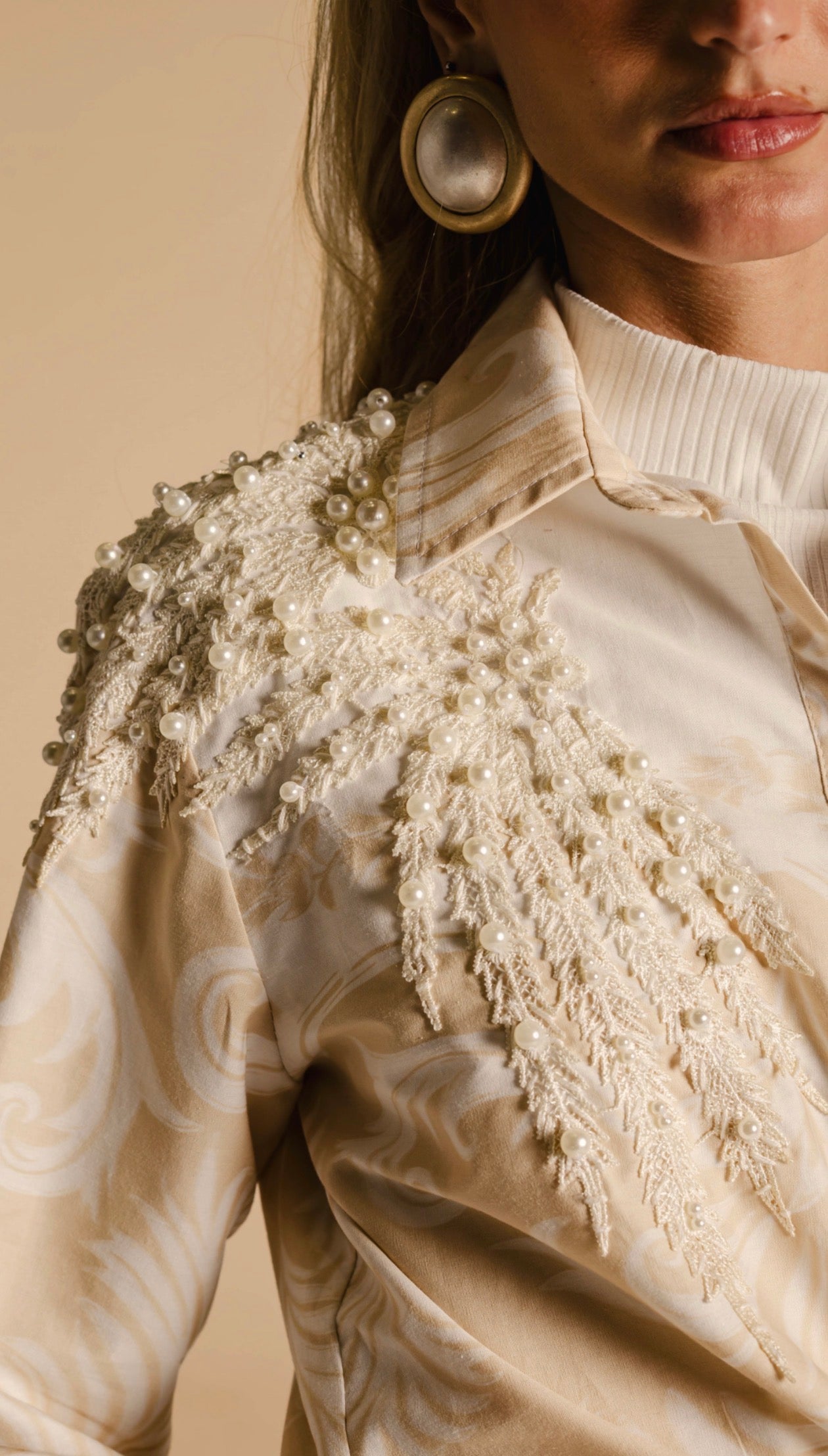 Camisa Nude com Pérolas Bordadas com Amarração UH Premium