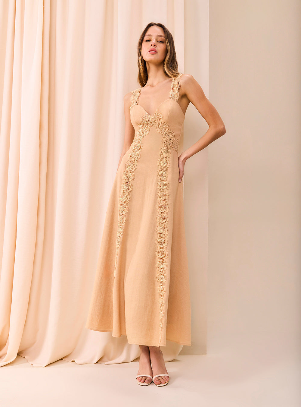 Vestido Bege Entremeio com Renda Skazi