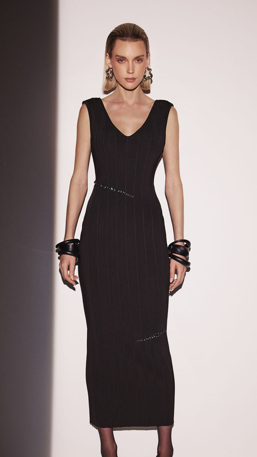 Vestido Preto Bandagem Fenda Midi Tufi Duek