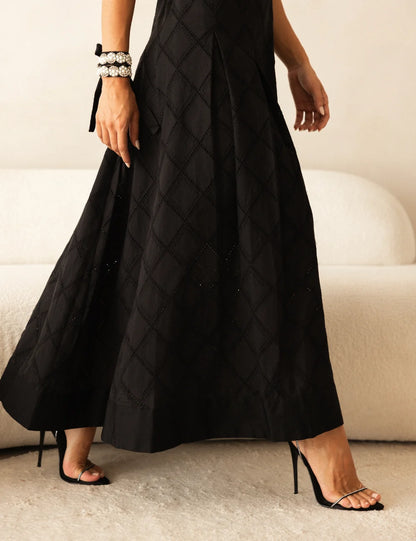 Vestido Preto em Laise com Cinto Bordado Removível Strass
