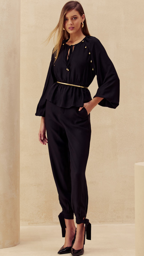 Conjunto Preto Detalhes Dourados Skazi