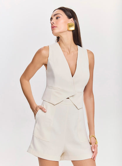 Conjunto Nude Short e Colete Estruturado em Alfaiataria Tufi Duek