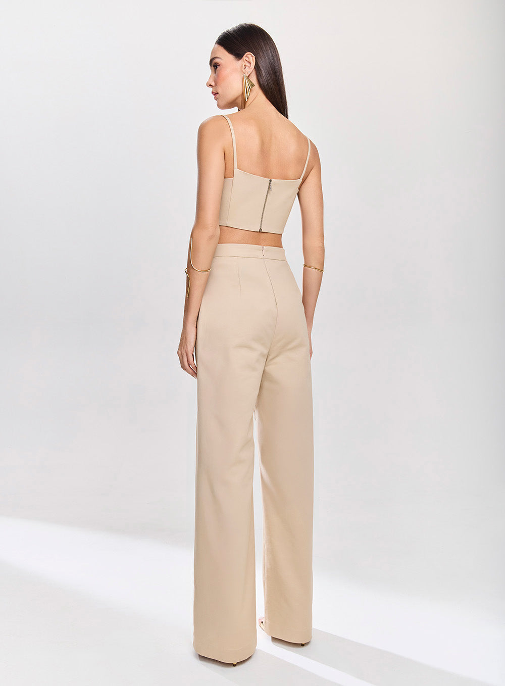 Conjunto Bege Cropped e Calça Cargo Tufi Duek