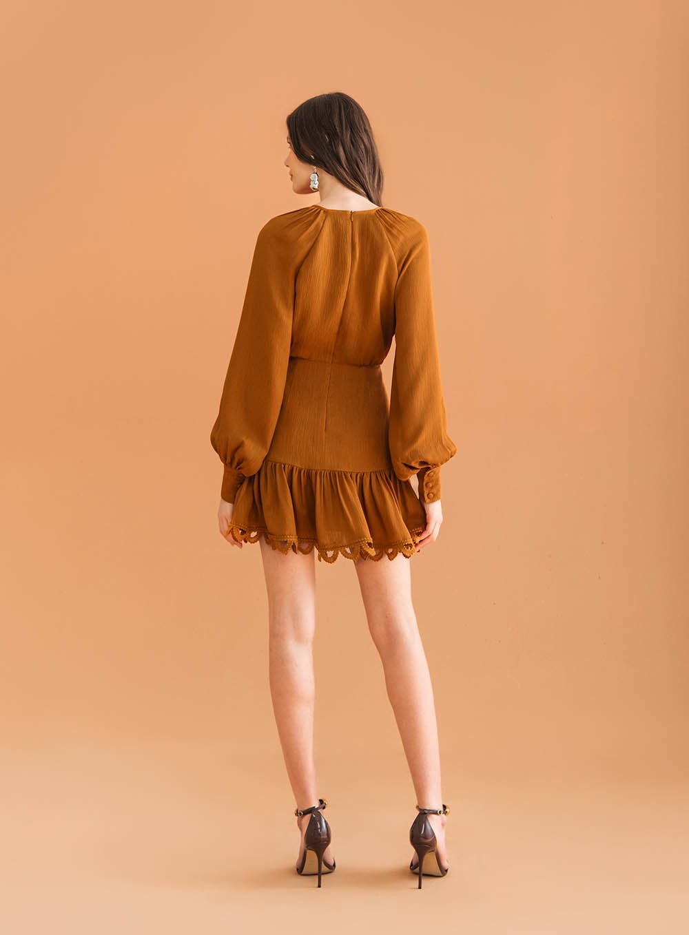 Vestido Curto Entremeios Marrom Skazi -SALE