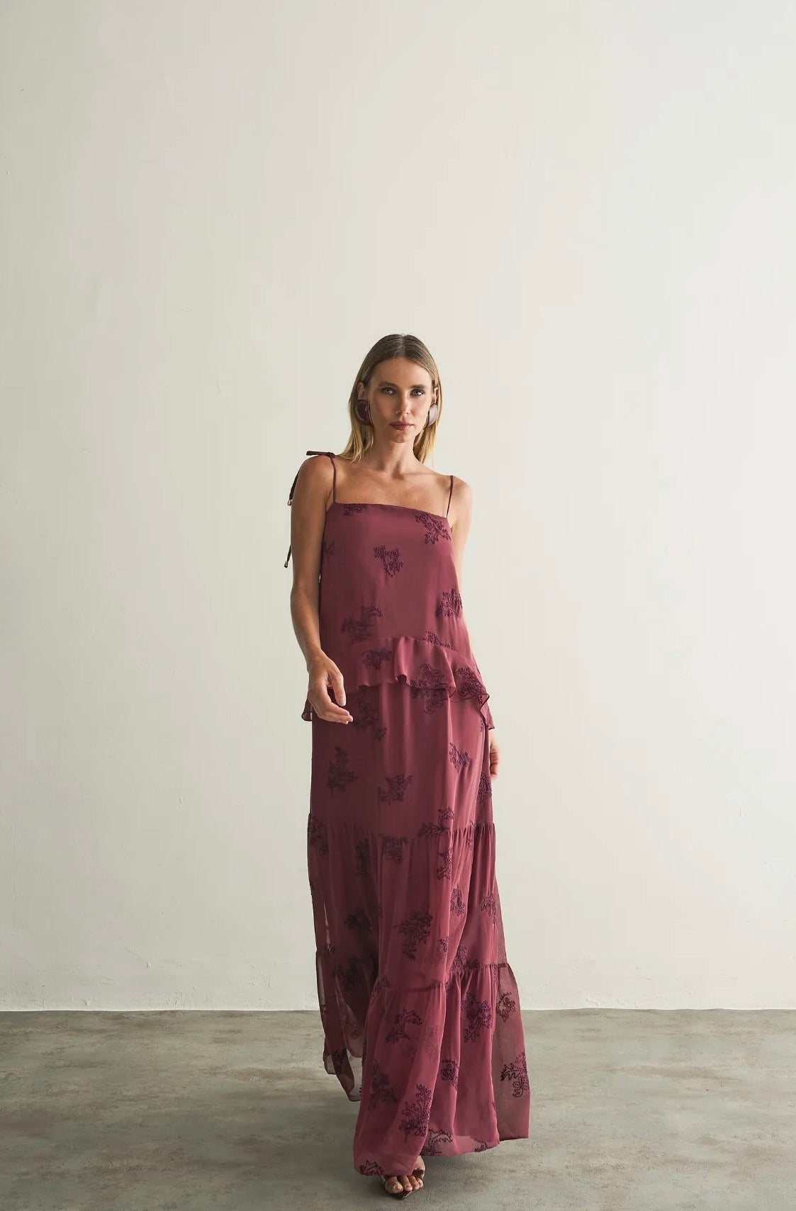 Vestido Rosa ou Vinho Babados Luma Regina Salomão