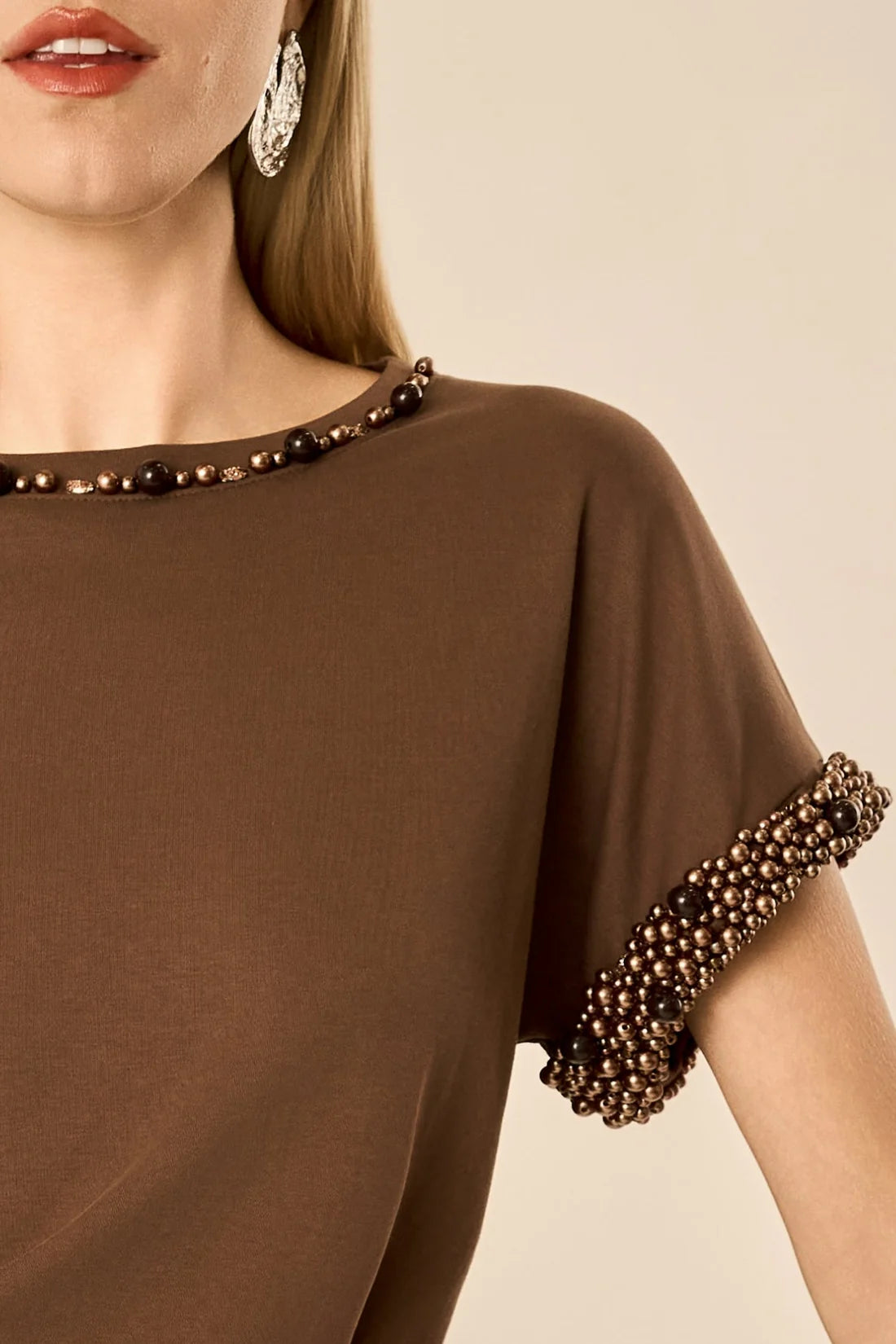 Blusa Off ou Marrom Bordada Fleche D'or