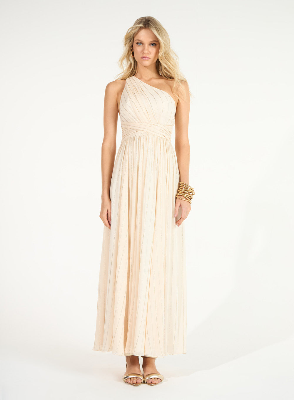 Vestido Bege com Dourado Ombro Só Plissado com Listras Skazi