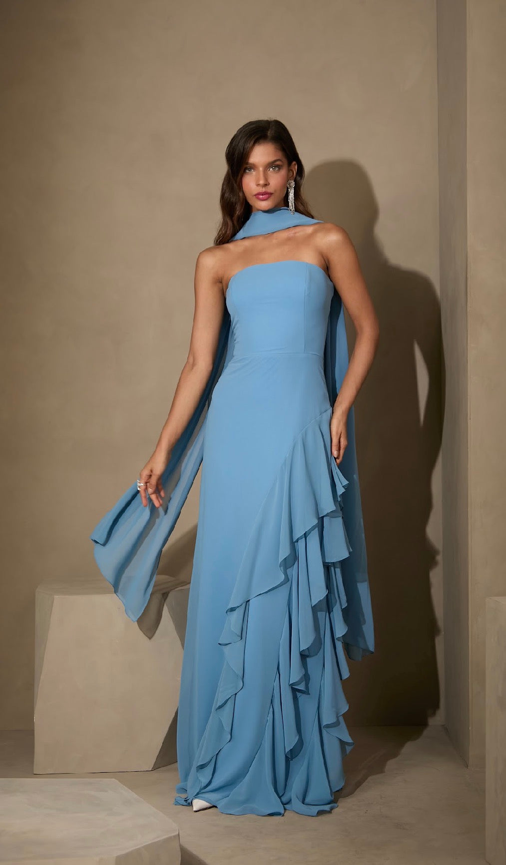 Vestido Vermelho ou Azul Longo com Detalhes de Babados – Amicci