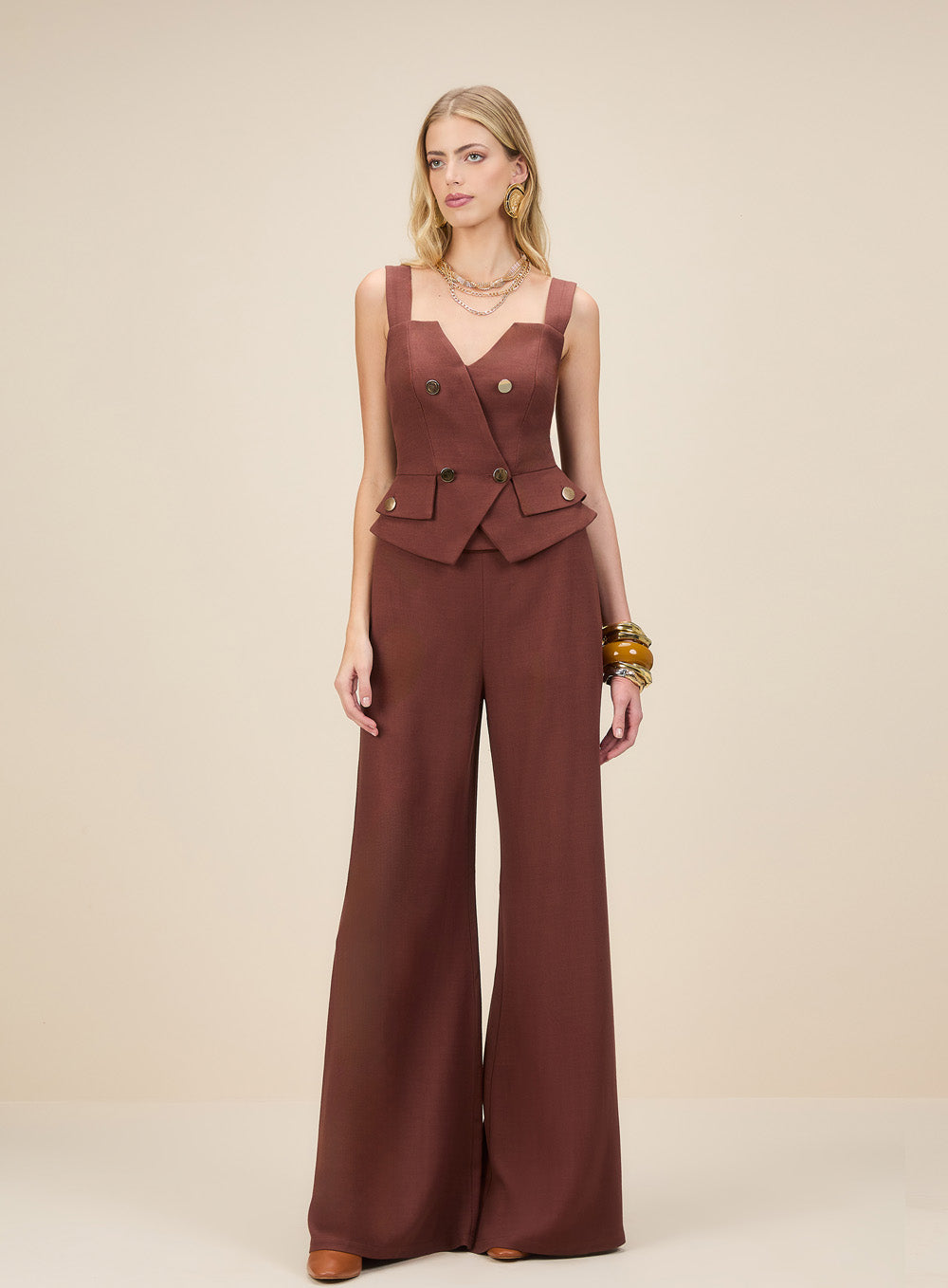 Calça Marrom Textura Botão Dourado Skazi