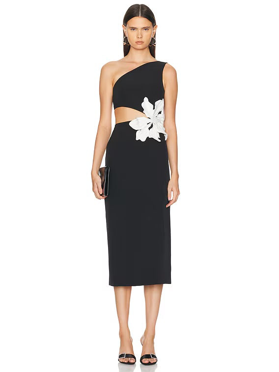 Vestido Preto Flor Bordada Ombro Só PatBo