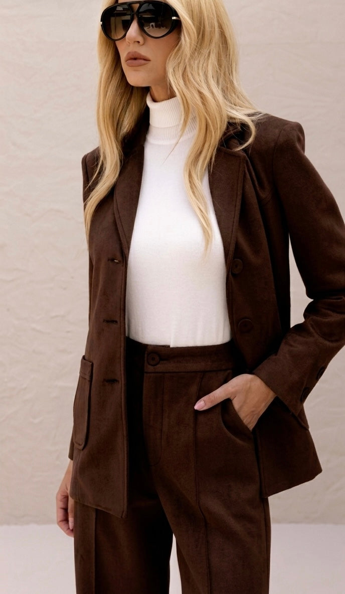 Conjunto Marrom Blazer Bianca e Calça Vitória Camurça Regina Salomão