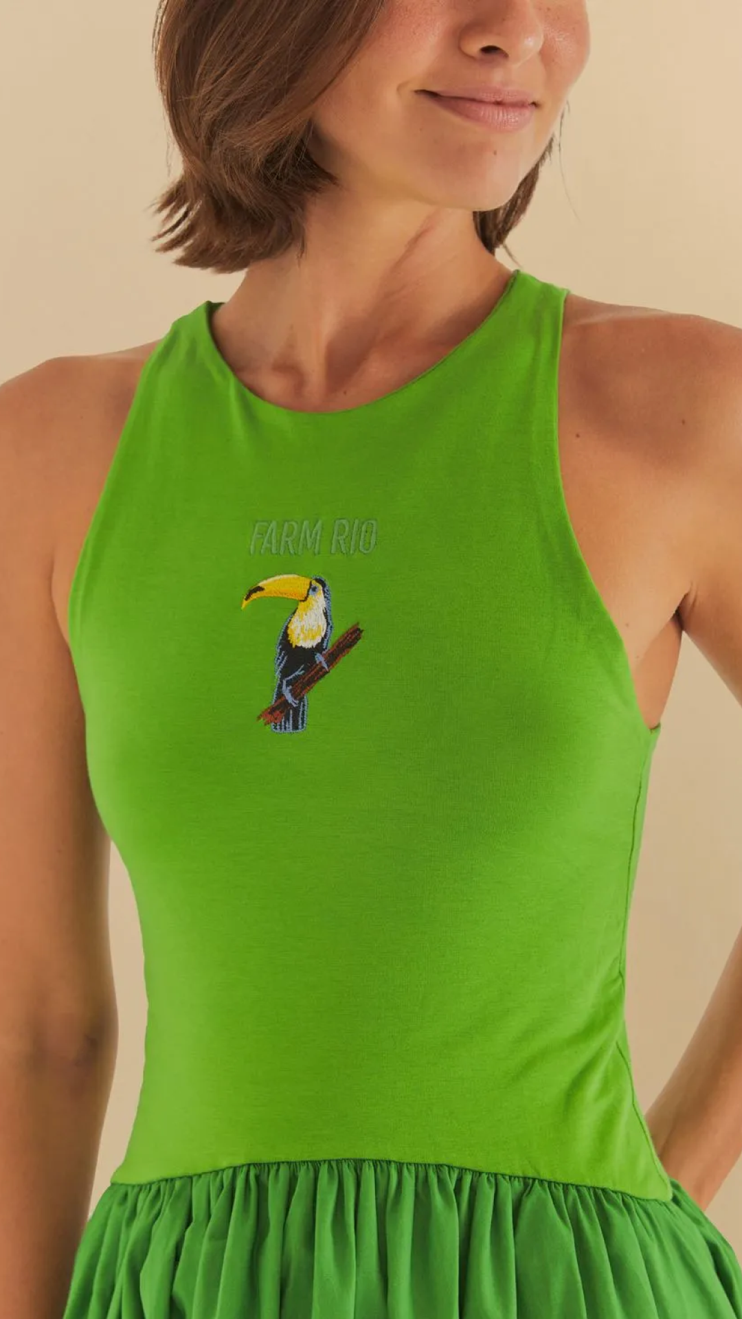 Vestido Verde com Bordado de Tucano e Saia Balonê – Farm Rio