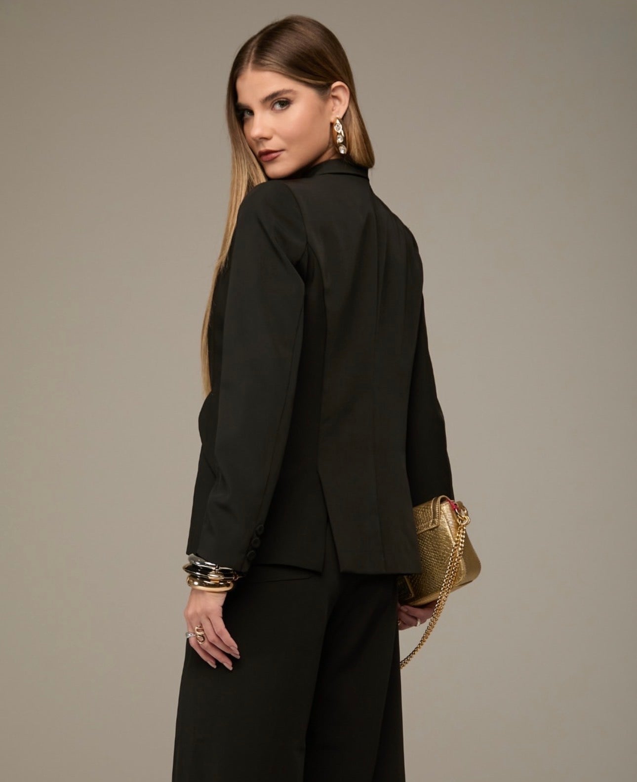 Blazer Preto Em Alfaiataria com Bolsos Manie