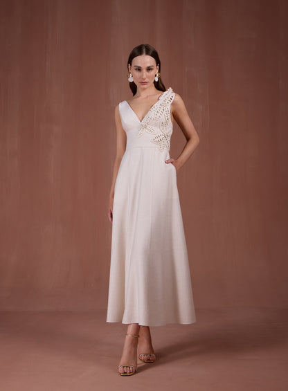 Vestido Off White em Linho Bordado Flor Skazi