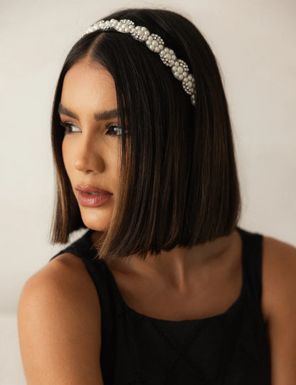 Vestido Preto em Laise com Cinto Bordado Removível Strass