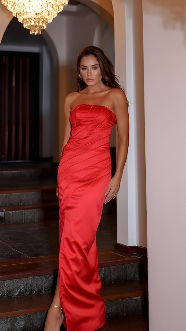Vestido Vermelho Tomara que Caia com Texturas Frontais – Amicci