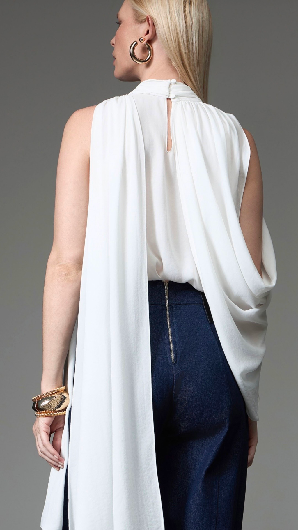 Blusa Branca ou Preta Assimétrica - Strass