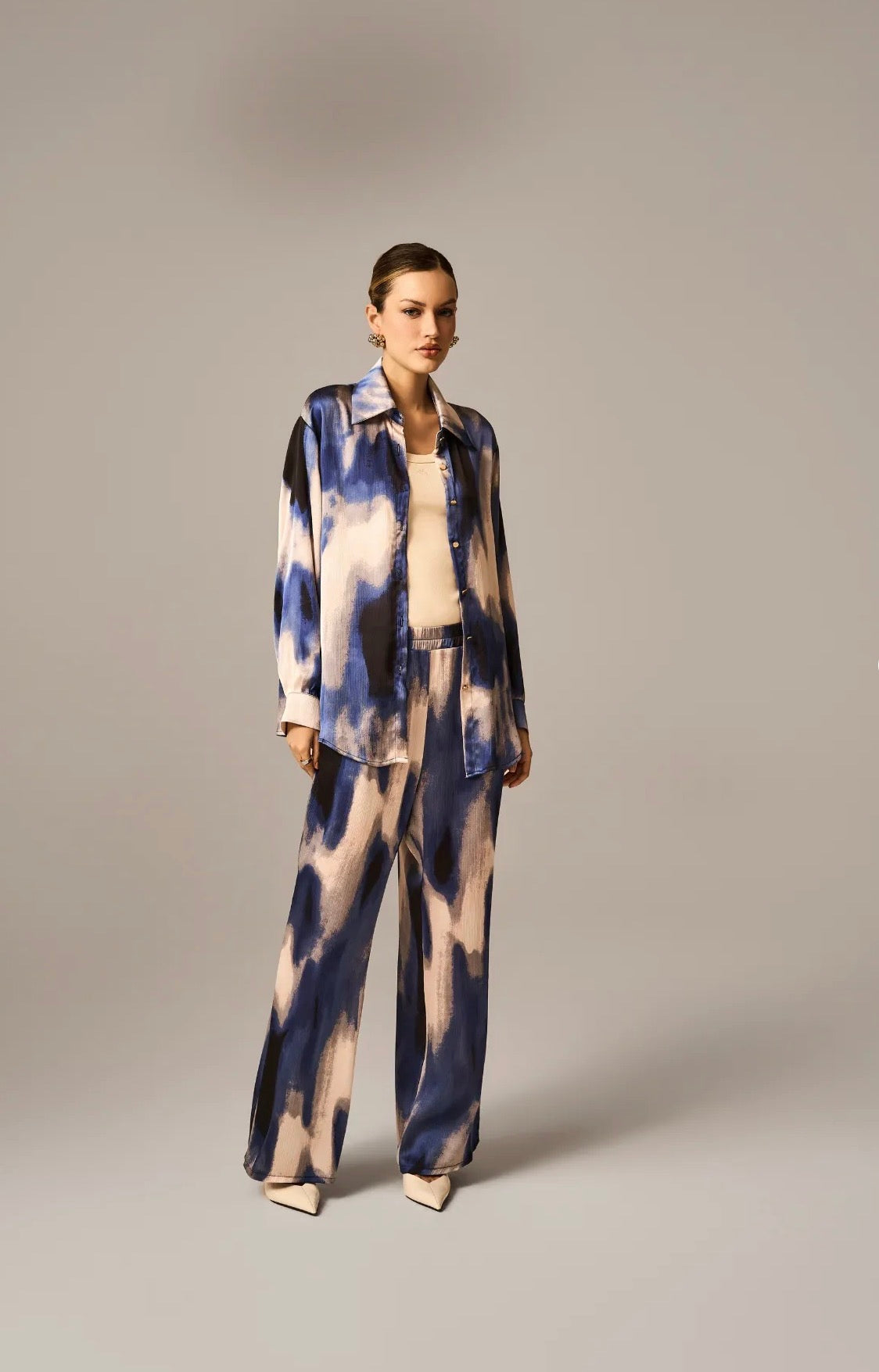 Conjunto Azul e Off White Kate Regina Salomão
