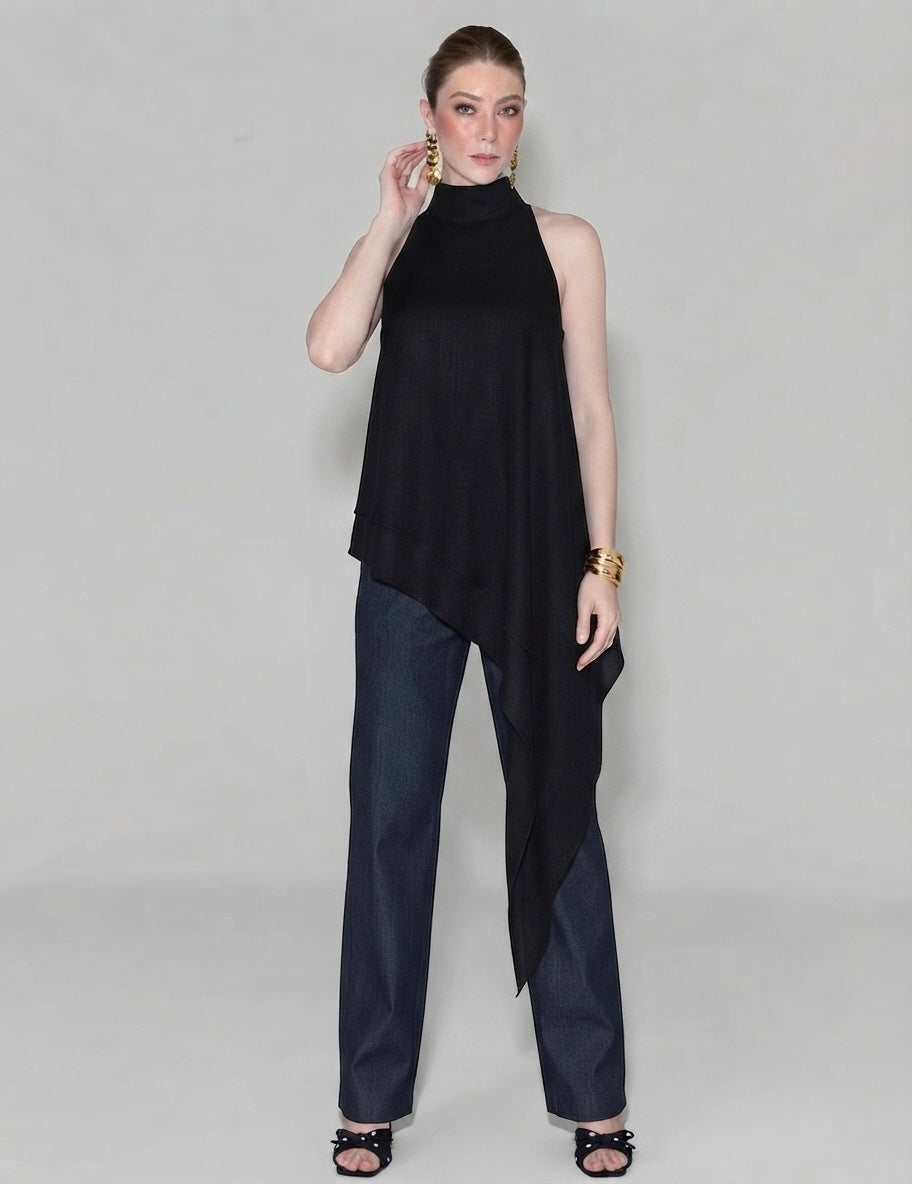 Blusa com Gola Assimétrica Alongada Strass