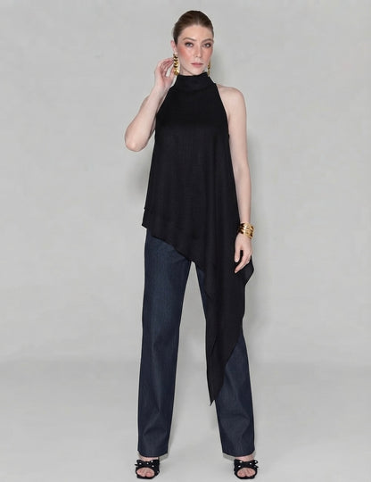 Blusa com Gola Assimétrica Alongada Strass