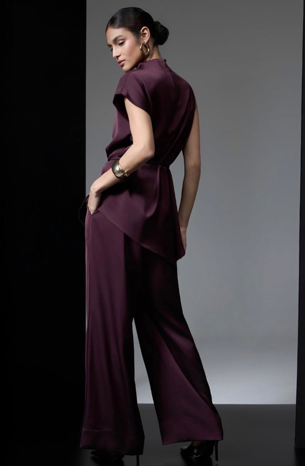 Conjunto Roxo em Cetim com Cinto Strass