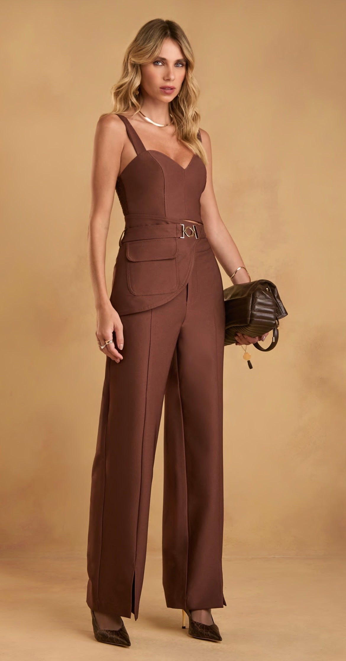 Conjunto com 4 Peças Colete, Cropped, Calça e Cinto Bolso Manie