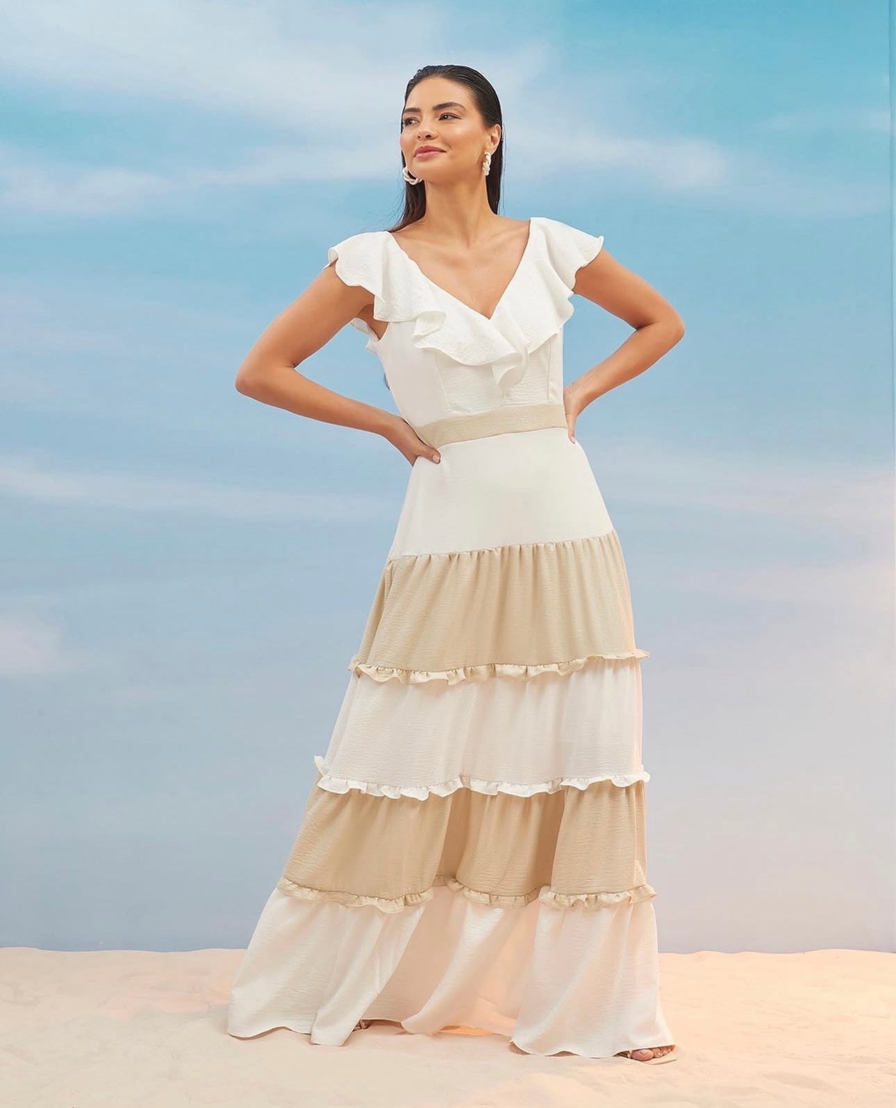 Vestido Off e Nude Babados com Brilho Decência