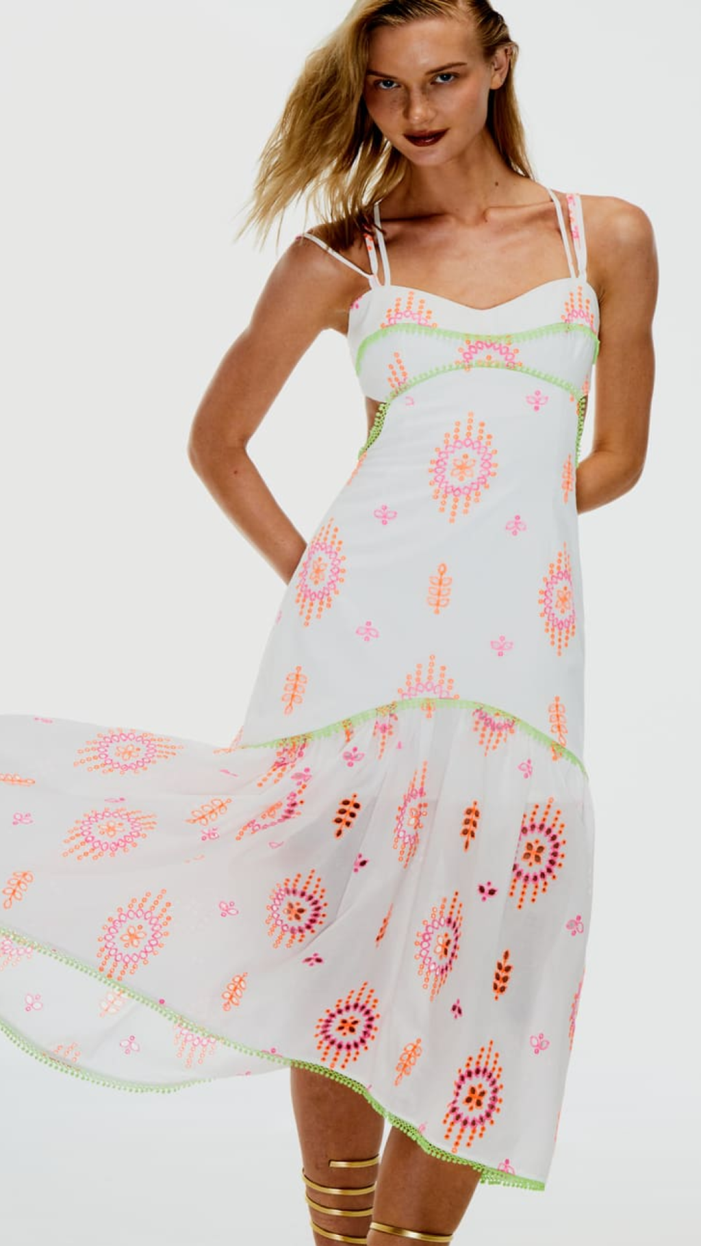 Vestido Branco Bordado Neon Skazi