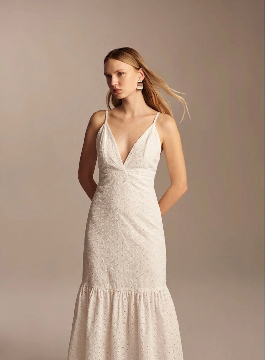 Vestido Branco em Laise Hera
