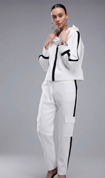 Conjunto Branco Listra Preto com Gola em Moletom Strass