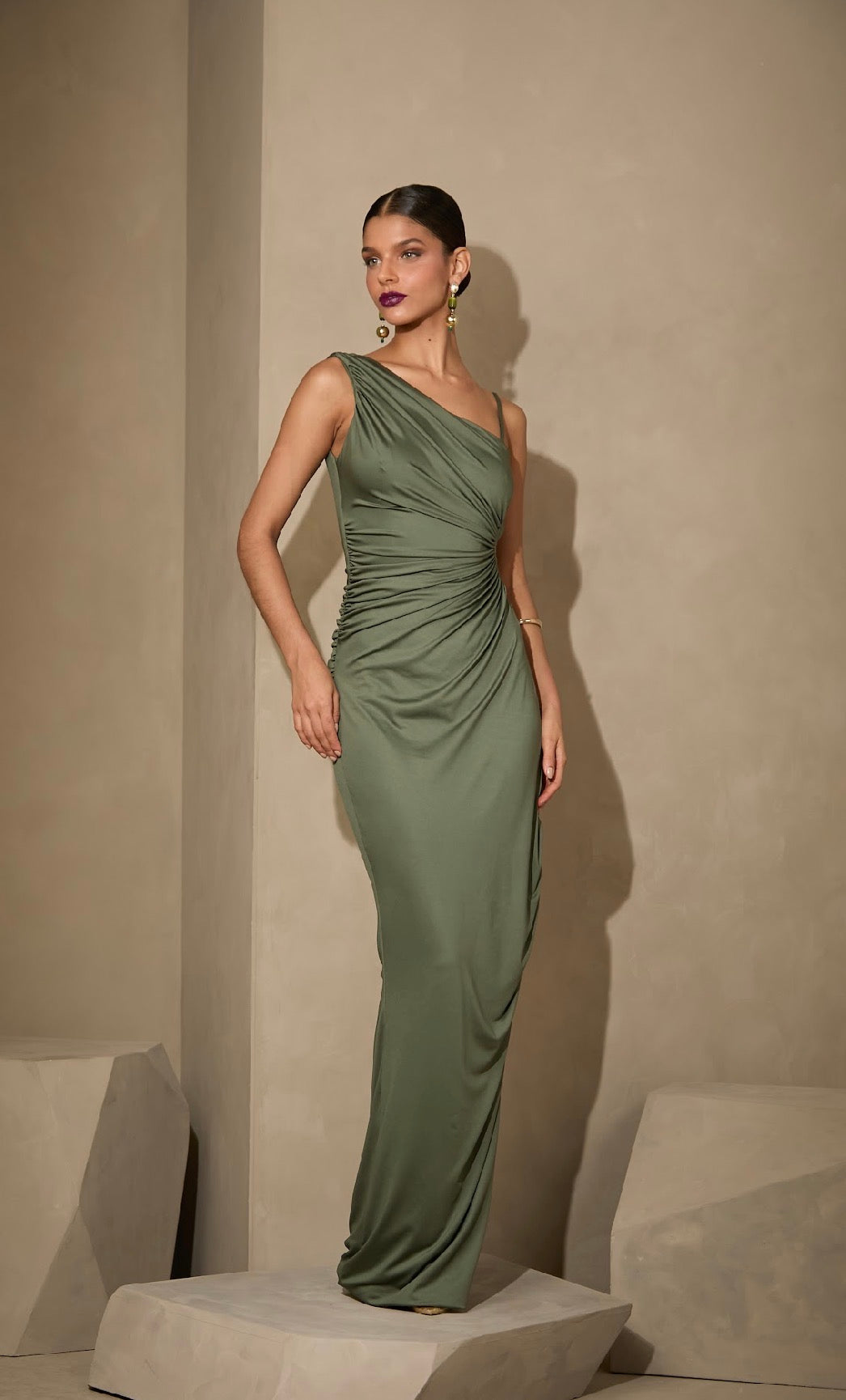 Vestido em Jersey Abertura nas Costas Amicci