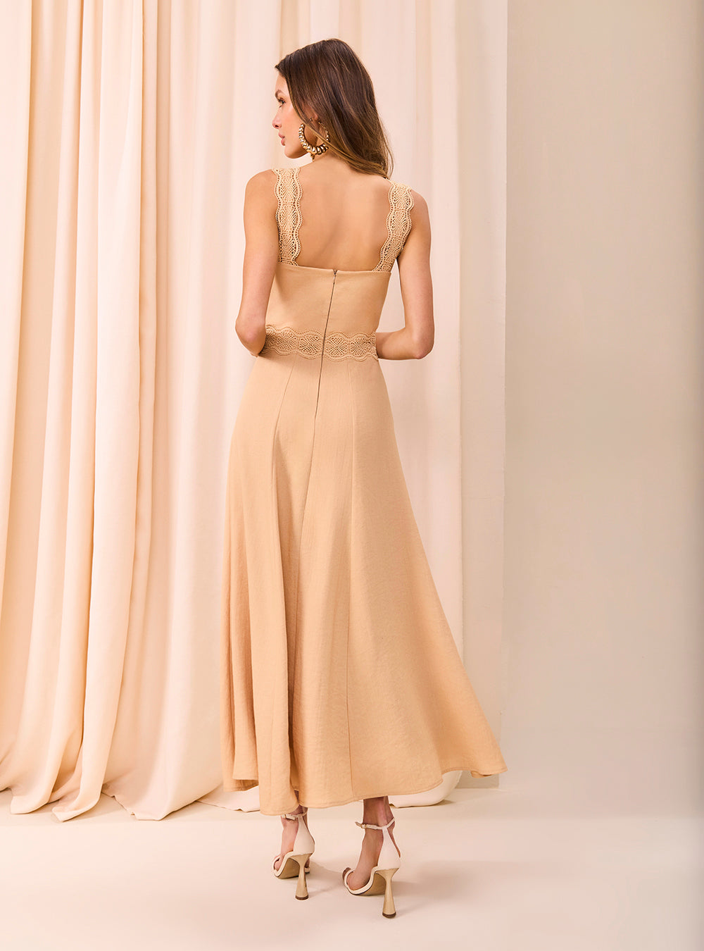 Vestido Bege Entremeio com Renda Skazi