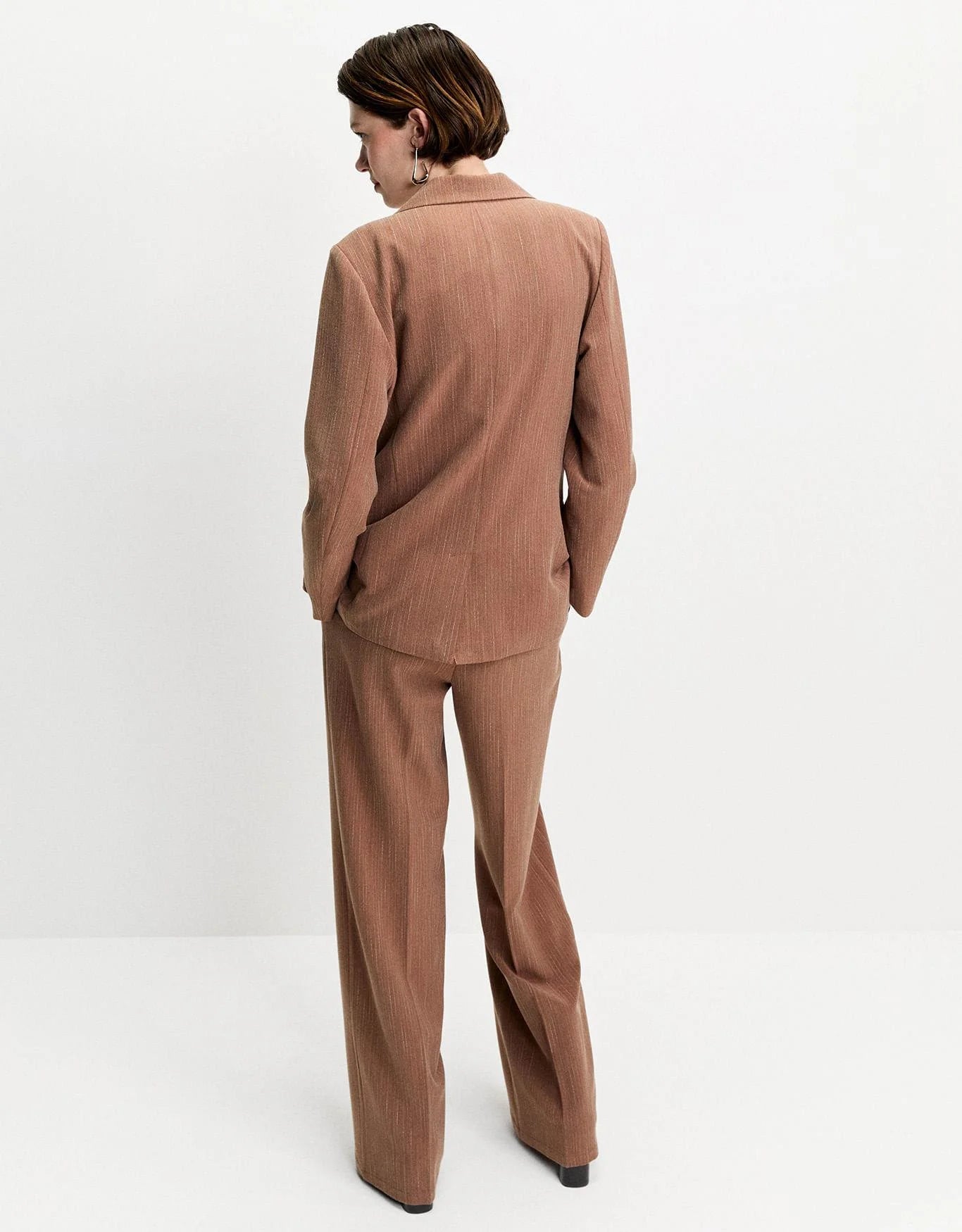 Blazer Marrom Alfaiataria Risca de Giz Shoulder