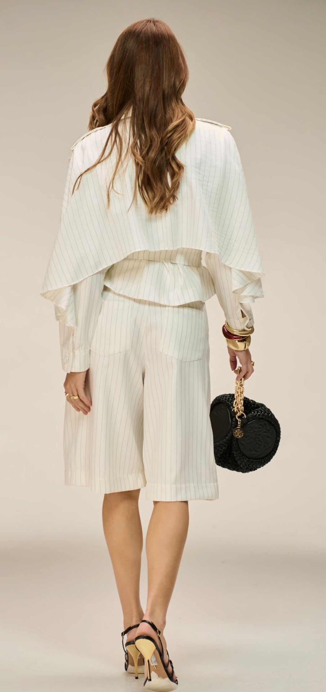 Conjunto Off White Jaqueta e Bermuda Risca de Giz Manie