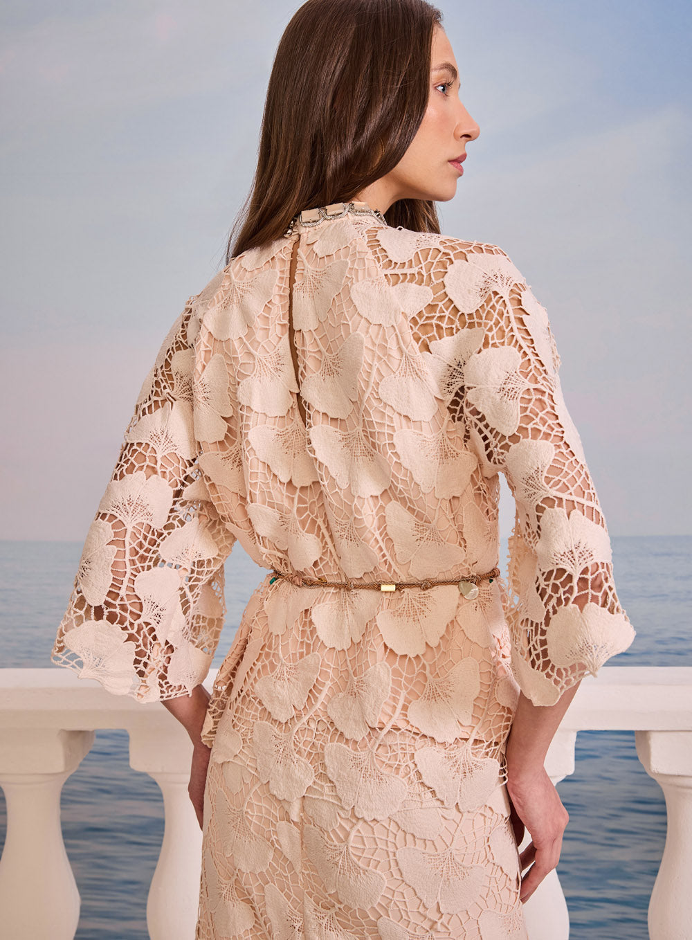 Blusa Rosa em Renda Colar na Gola Skazi