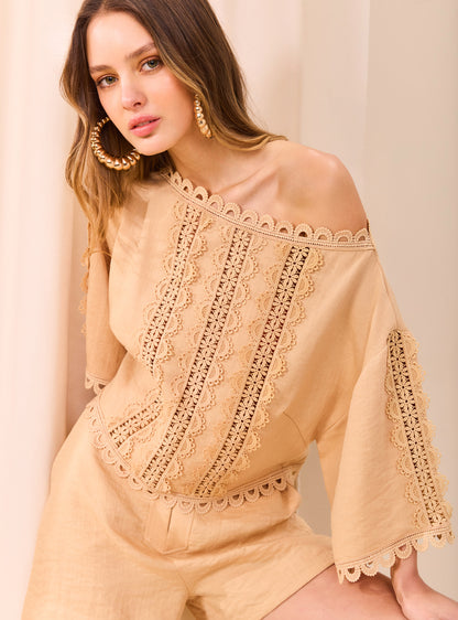 Conjunto Bege Short e Blusa com Bordado Skazi